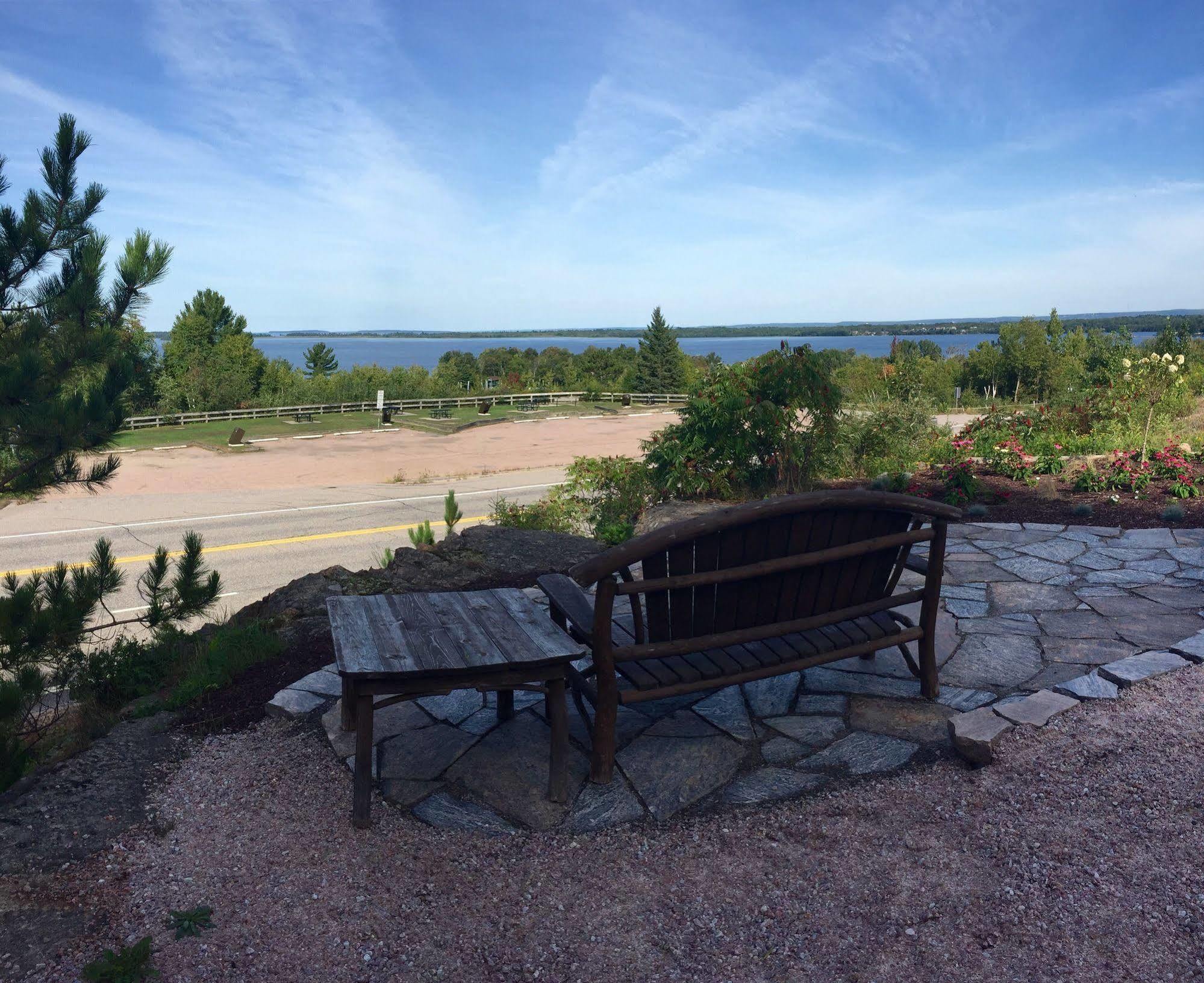 Terrace Suites Callander Bagian luar foto